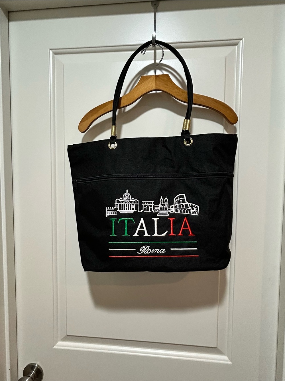 Black Italia Roma Embroidered Tote zippered Bag Purse. LIKE NEW. Pockets.